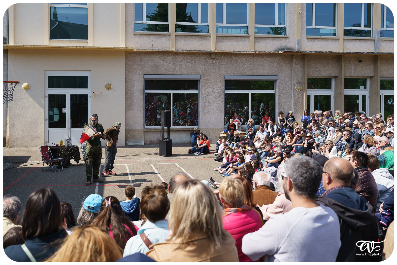 EN ATTENDANT LE 3ÈME TYPE (THÉÂTRE DE CANIVEAU)